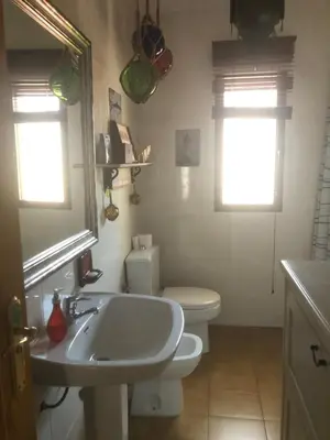 Un baño de Dúplex con vistas panorámicas