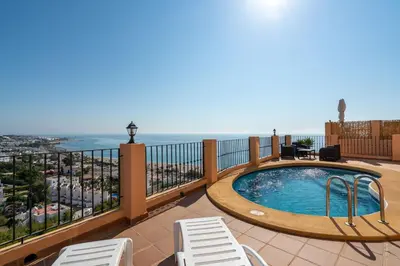 Piscina en o cerca de Chalet con vistas al mar y piscina