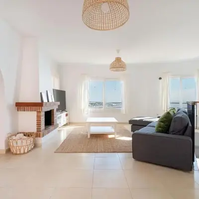Chalet con vistas al mar y piscina