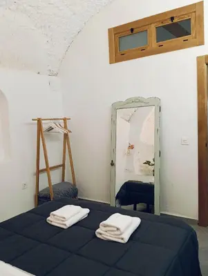 Cama o camas de una habitación en La Madriguera Eco Caves 3