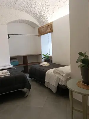 Cama o camas de una habitación en La Madriguera Eco Caves 3