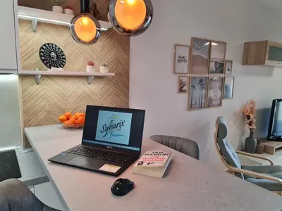 Una televisión o centro de entretenimiento en Sybarix Terrace, mar, golf, WIFI, garaje, relax