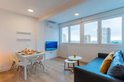 Una televisión o centro de entretenimiento en Trendy Homes Paradise II
