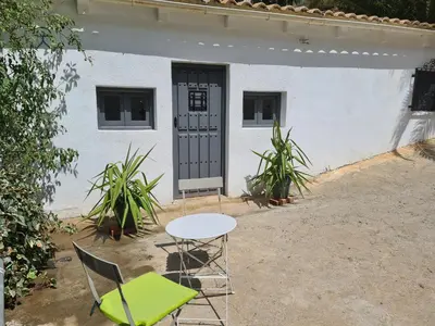 Un patio o zona al aire libre en Casa Tropical, serene poolside retreat in nature