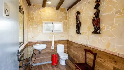Un baño de Cortijo Bustamante Baza by Ruralidays