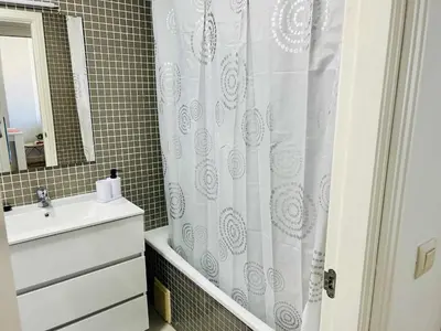 Un baño de Casa Tino 500m Playa Terraza Garaje Piscina