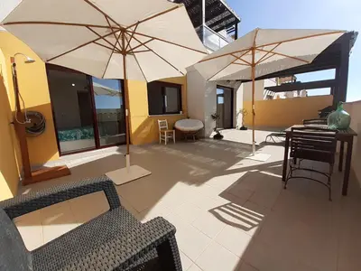 Un balcón o terraza de Apartamento en Águilas con amplia terraza y piscina