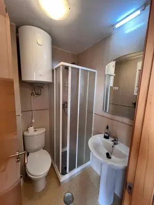 Un baño de Precioso Bajo con Jardín en Paraíso de Vera