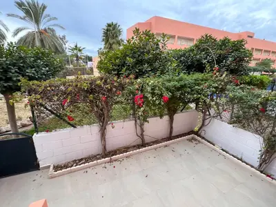 Jardín al aire libre en Precioso Bajo con Jardín en Paraíso de Vera
