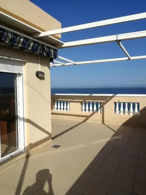 Un balcón o terraza de ATICO EN PRIMERA LINEA DE PLAYA