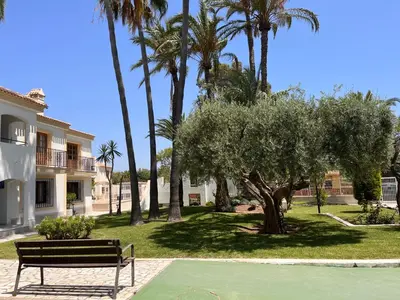 Jardín al aire libre en Casa de Beatriz Vera Costa bajo