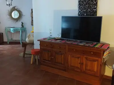 Una televisión o centro de entretenimiento en Casa Las Santeras