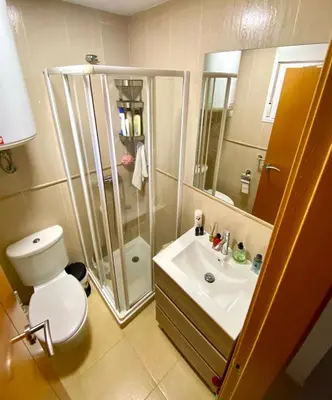 Un baño de BORA BORA Ático con piscina privada en Paraíso de VERA