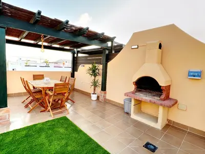 Un patio o zona al aire libre en BORA BORA Ático con piscina privada en Paraíso de VERA