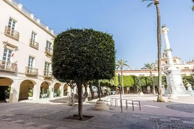 Plano de Precioso piso en Almería centro con parking gratis