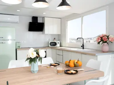 Una cocina o zona de cocina en Mi Velero, Vistas al Mar - by Aloha Palma
