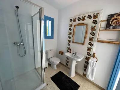 Un baño de Casa Manuela frente al Mar