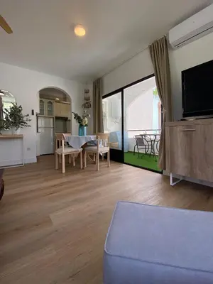 Una televisión o centro de entretenimiento en Apartamento PLAYA LAS VENTANICAS