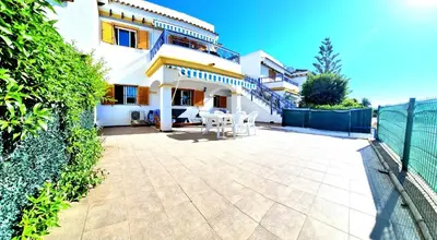 Un balcón o terraza de Apartamento bajo VERAMAR 2 2ª línea 500 m de la playa