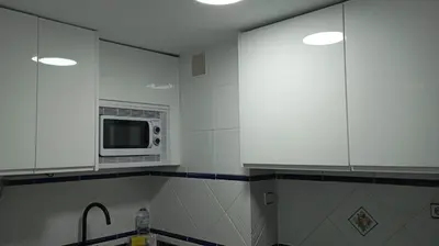 Una cocina o zona de cocina en TrendyHomes Retamar - Vistas al mar, playa a 1 min, golf