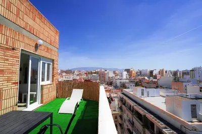 Un balcón o terraza de Luminoso ático con vistas al mar