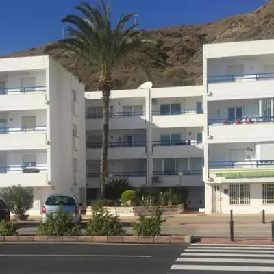 Seaview Balcony - 3 Bedroom Apartment Sleeps 6
