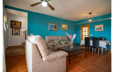 Zona de estar de Awesome Home In Los Gallardos