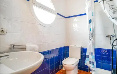 Un baño de Awesome Home In Los Gallardos