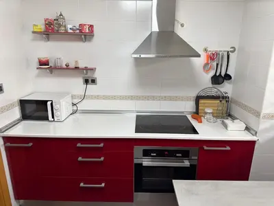Una cocina o zona de cocina en Piso familiar en El Toyo