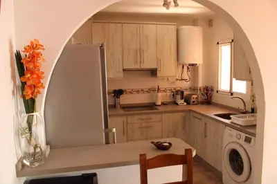 Una cocina o zona de cocina en Great sea view, pool & parking