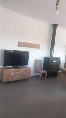 Una televisión o centro de entretenimiento en Casa La Cruz Pintá