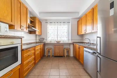 Una cocina o zona de cocina en Trendy Homes Toyo Golf