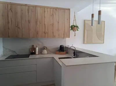 Una cocina o zona de cocina en The Retreat, Valle del Este Modern Apartment