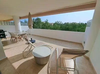 Un balcón o terraza de The Retreat, Valle del Este Modern Apartment