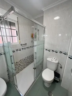 Un baño de PISO Guadix MB