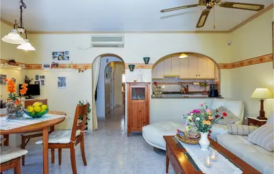 Una cocina o zona de cocina en Stunning Home In Pulpí