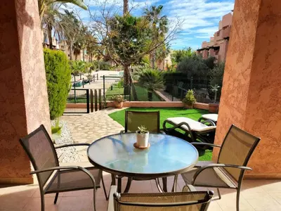 Un patio o zona al aire libre en La Kasbah - Bajo con jardín - Urbanización privada - Ground floor with garden - Private urbanization