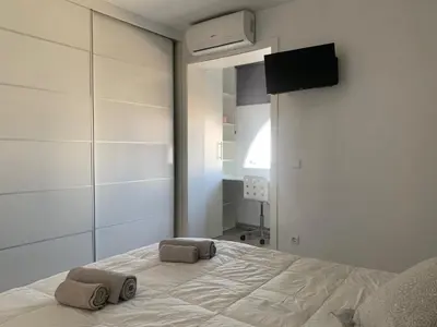 Cama o camas de una habitación en APARTAMENTO LAS MARINAS MENOS DE 100M DE LA PLAYA WIFI-SMART TV