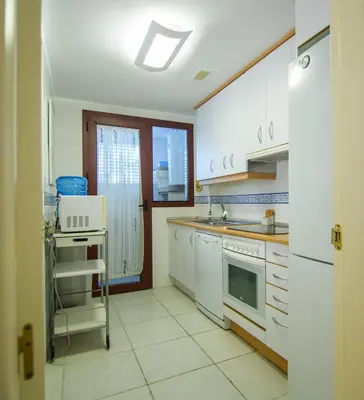 Una cocina o zona de cocina en Mediterranea 3 Vera Playa Jardines tus momentos junto al mar