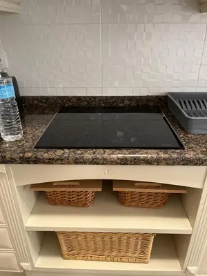 Una cocina o zona de cocina en Bonito apartamento cerca de la playa