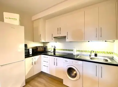 Una cocina o zona de cocina en Bajo con terraza #Playa 8min #Chill out #Cuna