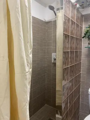Un baño de ESTUDIO EN SANJOSE A 50 M DE LA PLAYA
