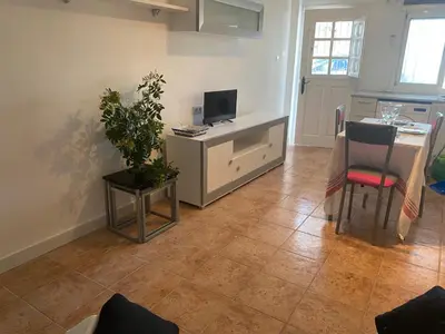 Una televisión o centro de entretenimiento en ESTUDIO EN SANJOSE A 50 M DE LA PLAYA
