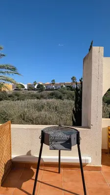 Un balcón o terraza de Garden vistas. Hermoso dúplex con patio, solárium y piscina.