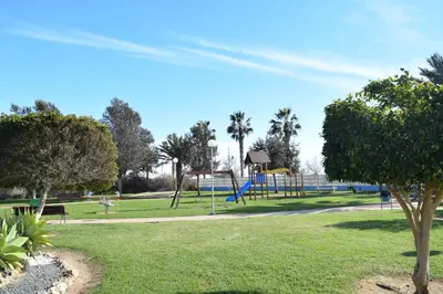 Zona de juegos infantil en Lago De Almerimar Three Bedroom Beach Front Apartment
