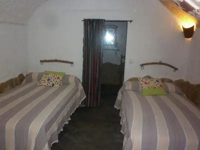 Cama o camas de una habitación en Casa Cueva Rural LA TEJA 8