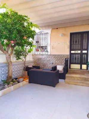 Un balcón o terraza de Casa con jardín