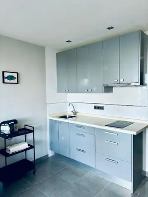 Una cocina o zona de cocina en Apartamento en Aguadulce Playa con vistas al mar y piscina