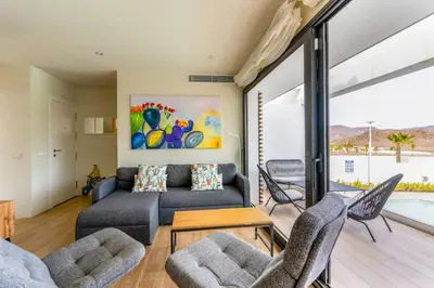 Zona de estar de Genoveses Suites, 3 Hab, garaje, piscina, solárium y WiFi