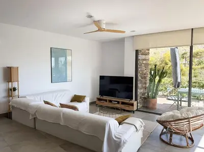 Una televisión o centro de entretenimiento en La Bonita Agua Amarga